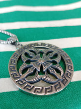 Cargar imagen en el visor de la galería, Colgante Dorje Doble Circulo de Acero Inoxidable
