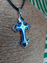 Cargar imagen en el visor de la galería, Colgante Cruz Azul
