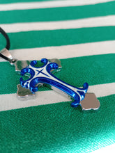 Cargar imagen en el visor de la galería, Colgante Cruz Azul
