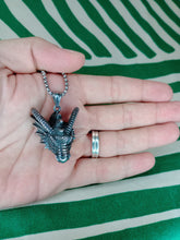 Cargar imagen en el visor de la galería, Colgante Dragon de Acero Inoxidable
