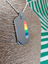 Cargar imagen en el visor de la galería, Colgante LGTB Placa Bandera Orgullo
