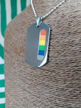 Cargar imagen en el visor de la galería, Colgante LGTB Placa Bandera Orgullo
