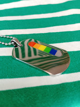 Cargar imagen en el visor de la galería, Colgante LGTB Placa Bandera Orgullo
