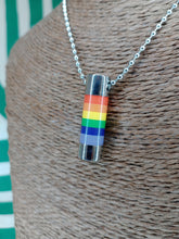 Cargar imagen en el visor de la galería, Colgante LGTB Cilindro Bandera Orgullo
