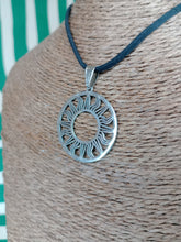 Cargar imagen en el visor de la galería, Colgante sol acero inoxidable
