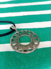 Cargar imagen en el visor de la galería, Colgante sol acero inoxidable
