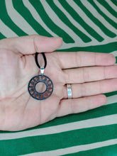 Cargar imagen en el visor de la galería, Colgante sol acero inoxidable
