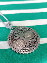 Cargar imagen en el visor de la galería, Colgante Arbol de la Vida con Serpiente Uroboros
