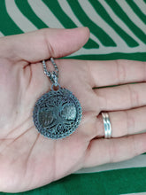 Cargar imagen en el visor de la galería, Colgante Arbol de la Vida con Serpiente Uroboros
