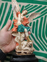 Cargar imagen en el visor de la galería, Arcangel San Miguel 33 cm Color
