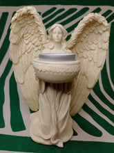 Cargar imagen en el visor de la galería, Angel de Luz Arrodillado Rezando
