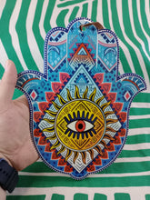 Cargar imagen en el visor de la galería, Decoracion Mano de Fatima Mod. Sol Dorado
