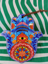 Cargar imagen en el visor de la galería, Decoracion Mano de Fatima Mod. Brujula
