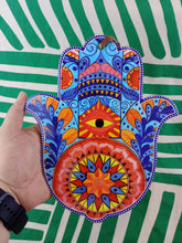 Cargar imagen en el visor de la galería, Decoracion Mano de Fatima Mod. Brujula
