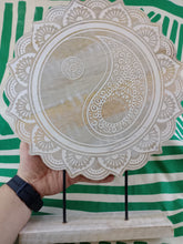 Cargar imagen en el visor de la galería, Yin Yang Madera Peana
