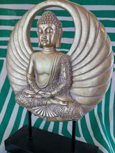 Cargar imagen en el visor de la galería, Buda Halo Dorado Resina con Peana
