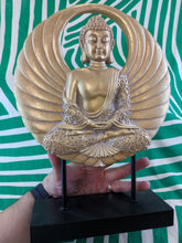Cargar imagen en el visor de la galería, Buda Halo Dorado Resina con Peana
