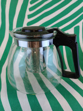 Cargar imagen en el visor de la galería, Jarra Cristal con Filtro para Hierbas Pequeña 900 ml
