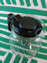 Cargar imagen en el visor de la galería, Jarra Cristal con Filtro para Hierbas Pequeña 900 ml
