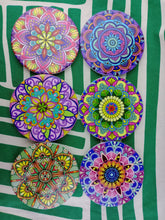 Cargar imagen en el visor de la galería, Pack 6 Posavasos Ceramica Mandalas Variados
