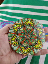Cargar imagen en el visor de la galería, Pack 6 Posavasos Ceramica Mandalas Variados
