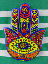 Cargar imagen en el visor de la galería, Posavasos Ceramica Mano de Fatima

