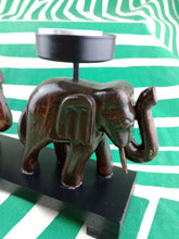 Cargar imagen en el visor de la galería, Porta Velas Elefantes Madera
