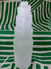 Cargar imagen en el visor de la galería, Lampara Torre Selenita Grande 31 cm
