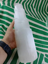 Cargar imagen en el visor de la galería, Lampara Torre Selenita Grande 31 cm
