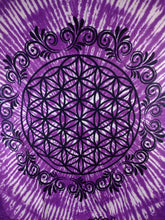 Cargar imagen en el visor de la galería, Pañuelo Flor de la Vida Decolorada
