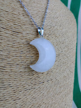 Cargar imagen en el visor de la galería, Colgante Luna Cuarzo Mod 1
