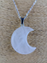 Cargar imagen en el visor de la galería, Colgante Luna Cuarzo Mod 3
