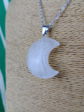 Cargar imagen en el visor de la galería, Colgante Luna Cuarzo Mod 3
