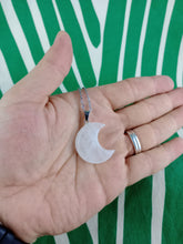 Cargar imagen en el visor de la galería, Colgante Luna Cuarzo Mod 3
