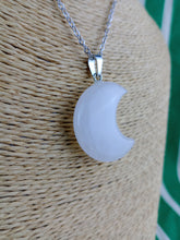 Cargar imagen en el visor de la galería, Colgante Luna Cuarzo Mod 4
