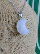 Cargar imagen en el visor de la galería, Colgante Luna Cuarzo Mod 5
