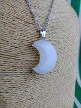 Cargar imagen en el visor de la galería, Colgante Luna Cuarzo Mod 6
