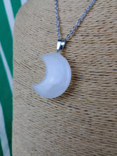 Cargar imagen en el visor de la galería, Colgante Luna Cuarzo Mod 6
