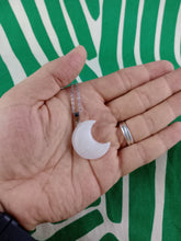 Cargar imagen en el visor de la galería, Colgante Luna Cuarzo Mod 6
