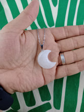 Cargar imagen en el visor de la galería, Colgante Luna Cuarzo Mod 7
