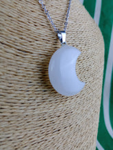 Cargar imagen en el visor de la galería, Colgante Luna Cuarzo Mod 8
