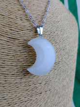 Cargar imagen en el visor de la galería, Colgante Luna Cuarzo Mod 9

