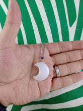 Cargar imagen en el visor de la galería, Colgante Luna Cuarzo Mod 9

