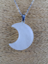 Cargar imagen en el visor de la galería, Colgante Luna Cuarzo Mod 10
