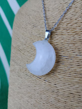 Cargar imagen en el visor de la galería, Colgante Luna Cuarzo Mod 10

