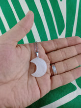Cargar imagen en el visor de la galería, Colgante Luna Cuarzo Mod 10
