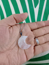 Cargar imagen en el visor de la galería, Colgante Luna Cuarzo Mod 11

