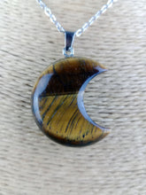 Cargar imagen en el visor de la galería, Colgante Luna Ojo de Tigre Mod 4
