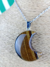 Cargar imagen en el visor de la galería, Colgante Luna Ojo de Tigre Mod 5
