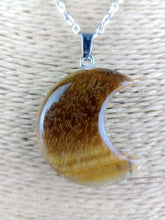 Cargar imagen en el visor de la galería, Colgante Luna Ojo de Tigre Mod 10
